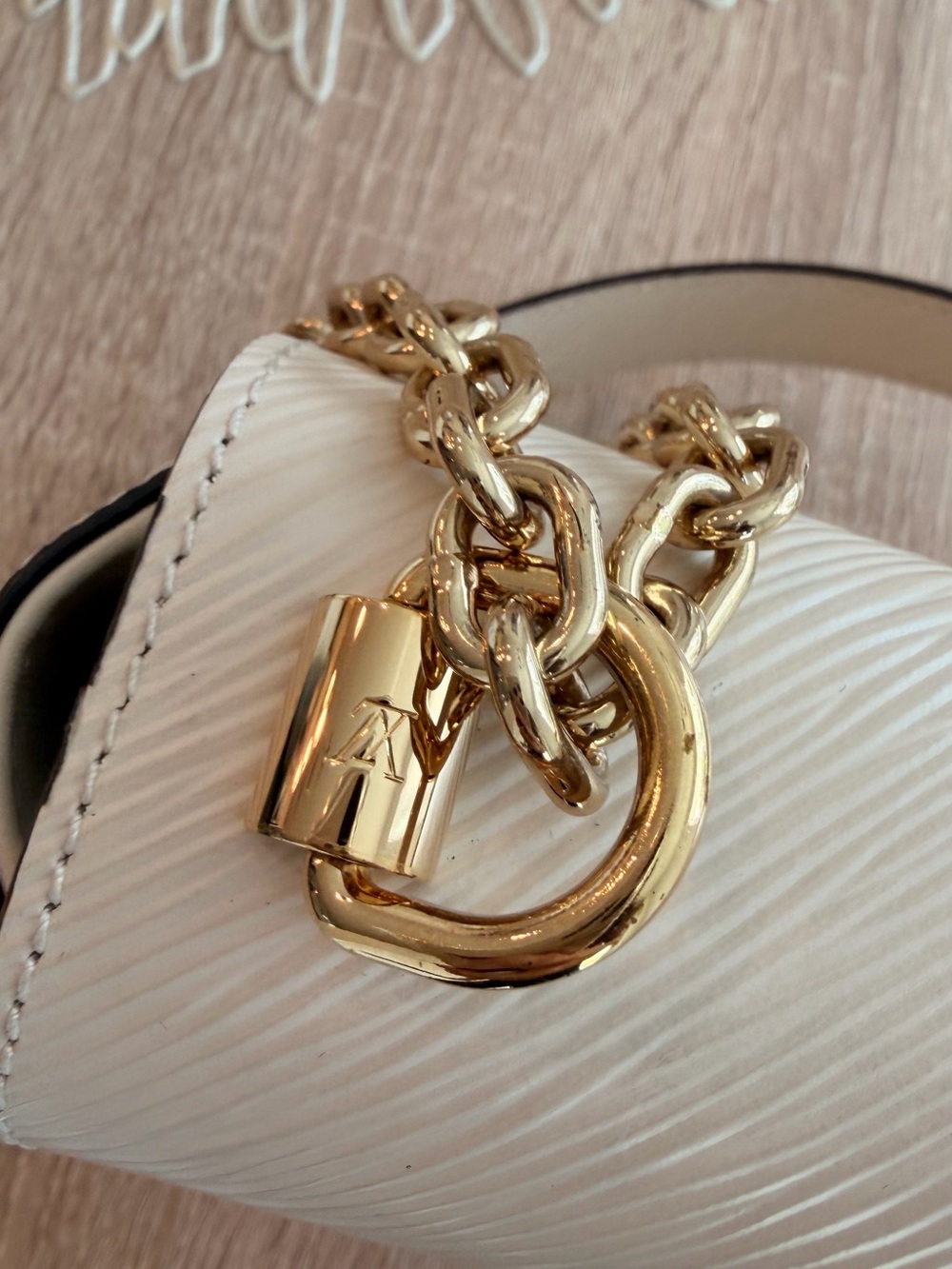 Louis Vuitton Ivory Chain Shoulder Crossbody Bag - Picture 11 of 11